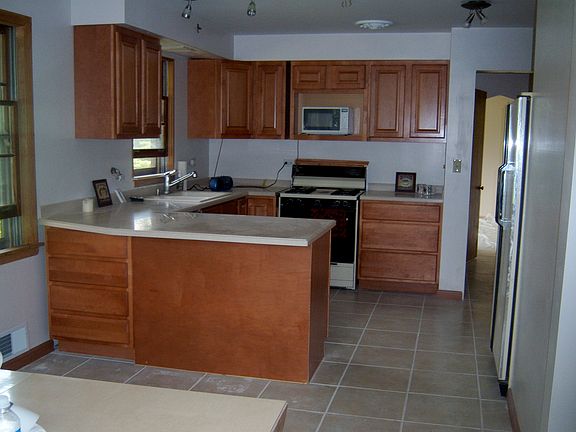 2nd image of 49 Woodcrest Dr