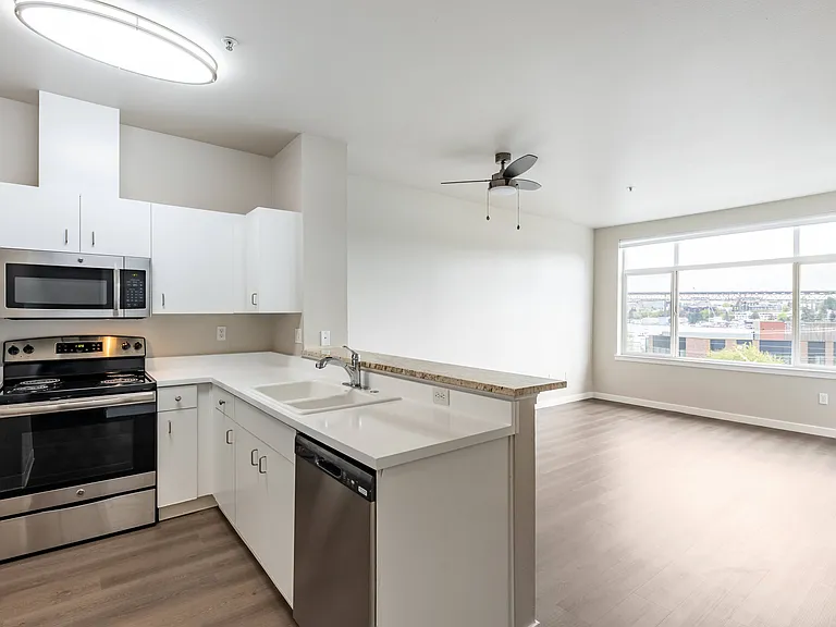 Pacific Pointe — Photo 34