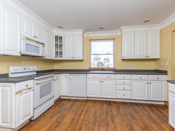 3rd image of 300 South St