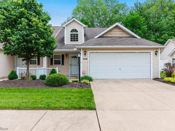 7451 Willow Woods Dr #35-B, North Olmsted, OH 44070