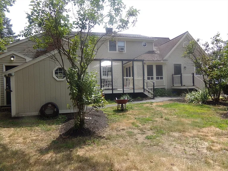 162 Middlesex Ave #1 — Photo 3