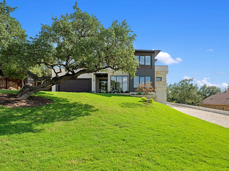 13701 Montview Dr
