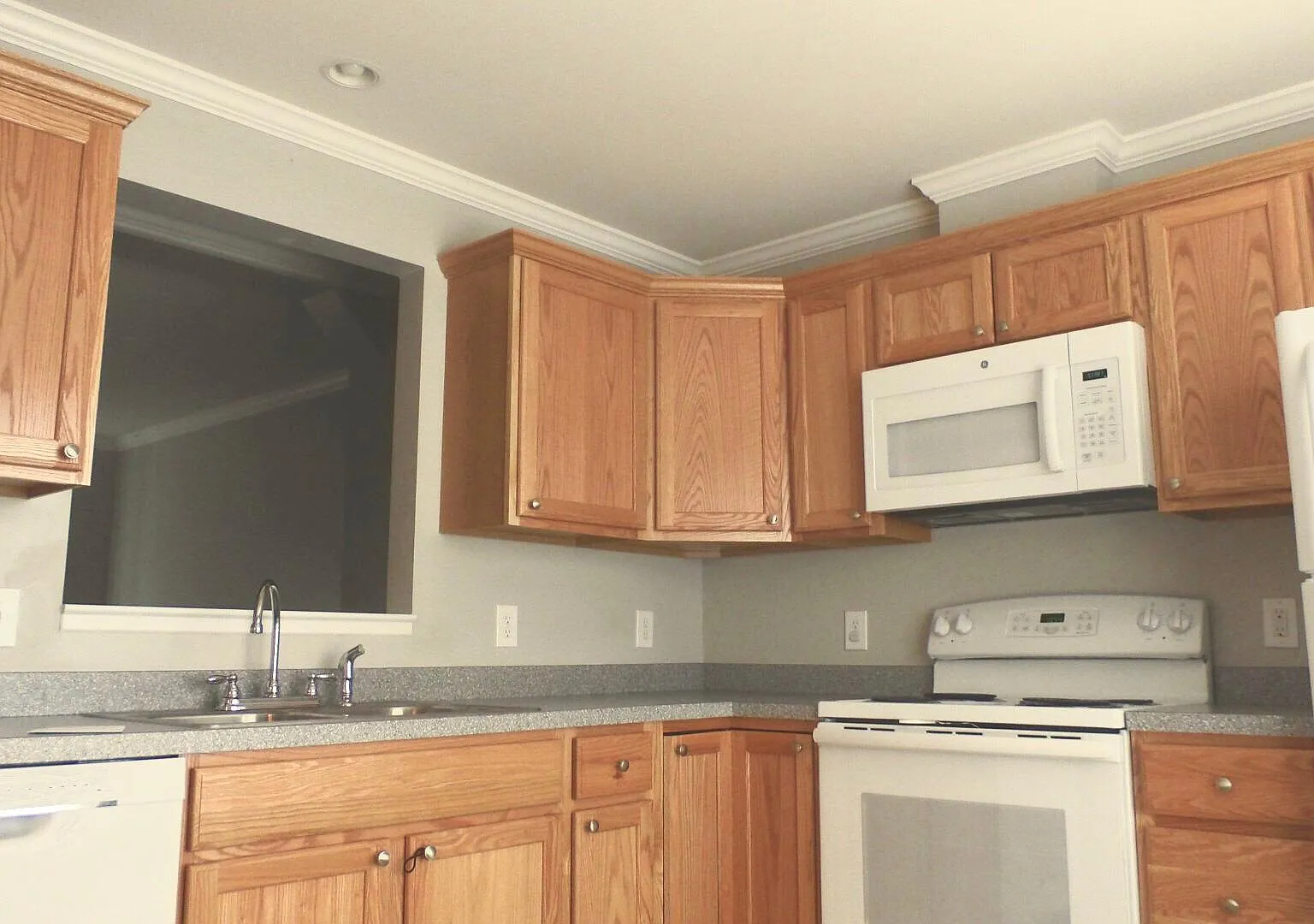 88 Pocahontas St — Photo 1