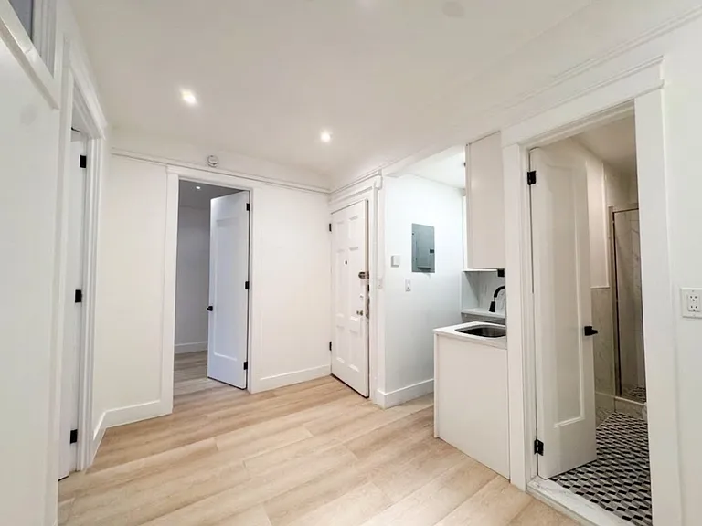 313 W 92nd St #6 — Photo 3