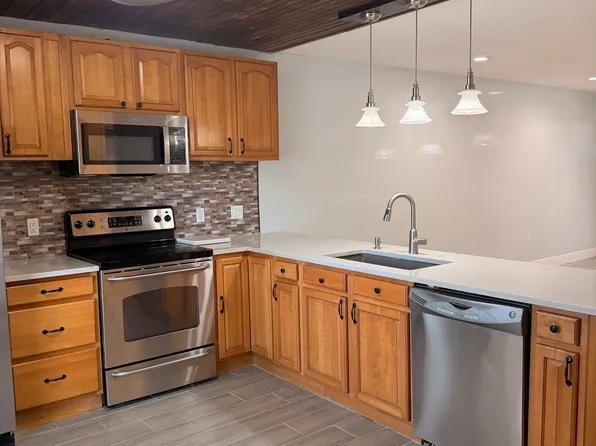 2140 Corbin Pl APT B, Palm Harbor, FL 34683