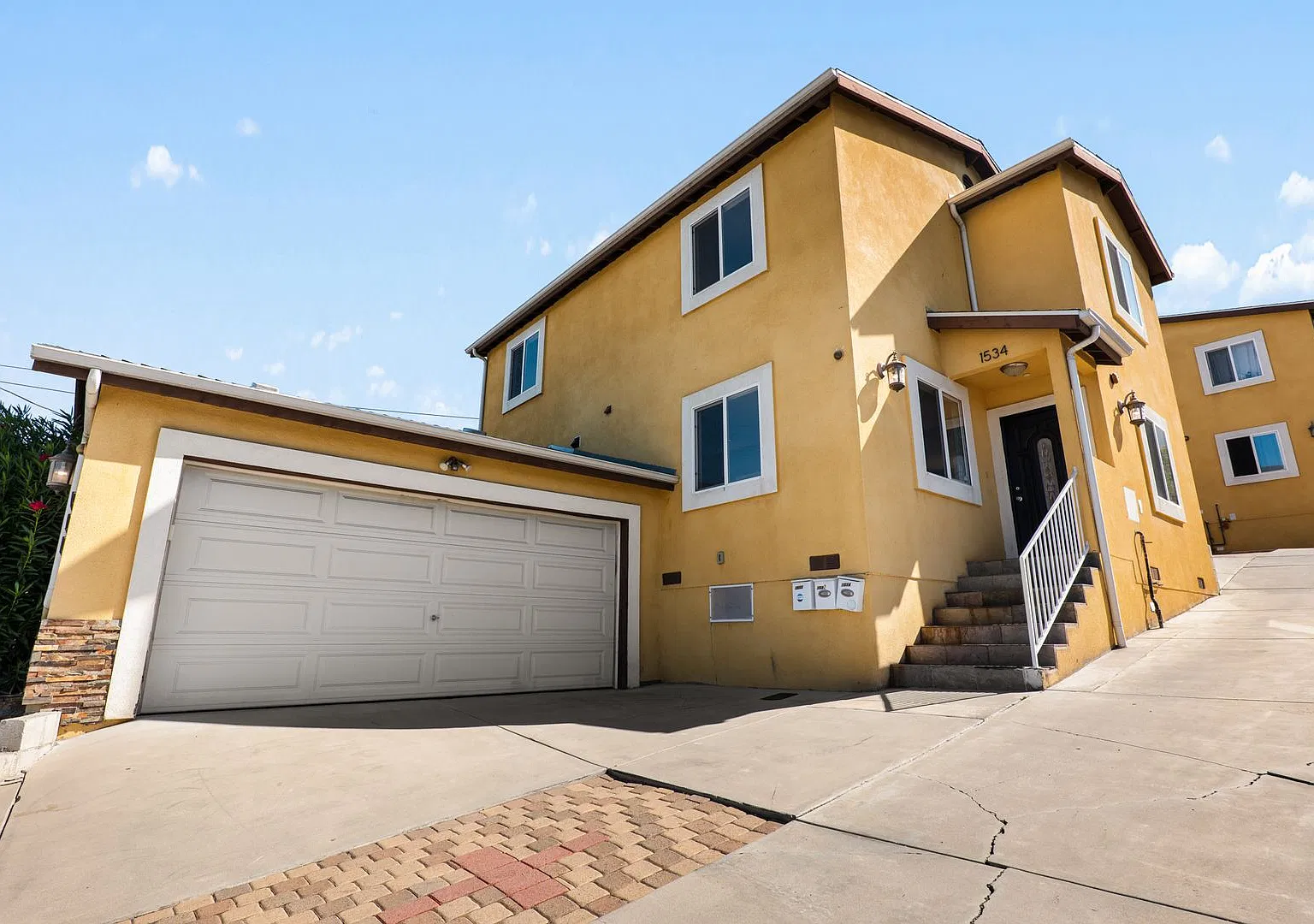 4 Bedroom / 3 Bath House with In-Unit Laundry & Private Garage! — Photo 3