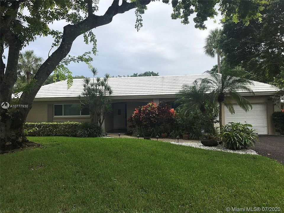 1st image of 3731 Oaks Clubhouse Dr