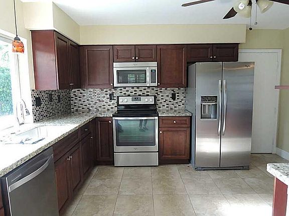 4th image of 15500 SW 85th Ave