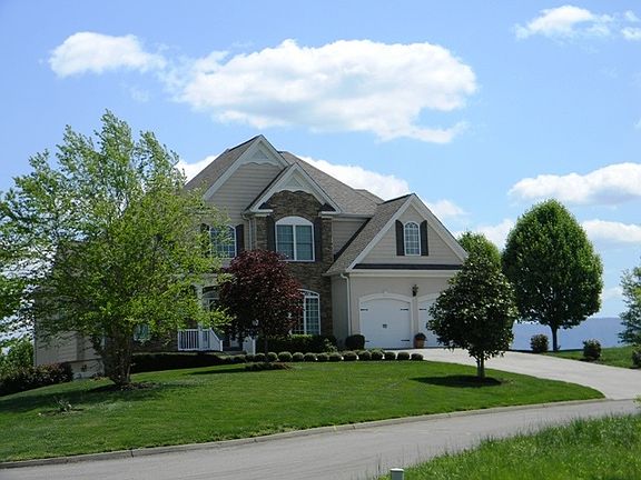 2nd image of 522 Lakebend Ln