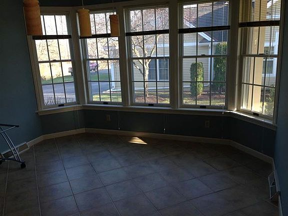 3rd image of 20 Overlook Dr