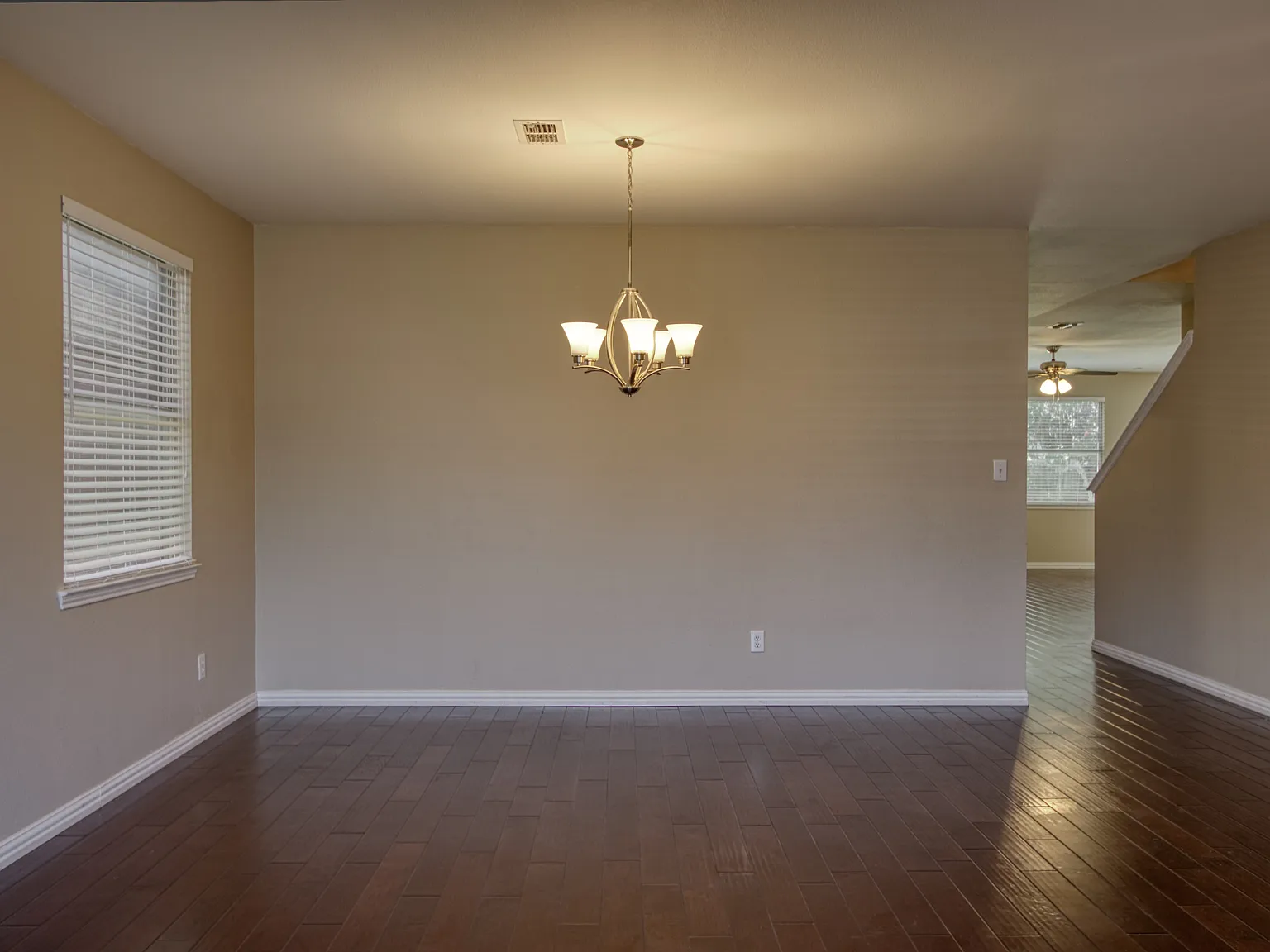 5 bed, 2.5 bath, 3240 sqft, $3,000 — Photo 3