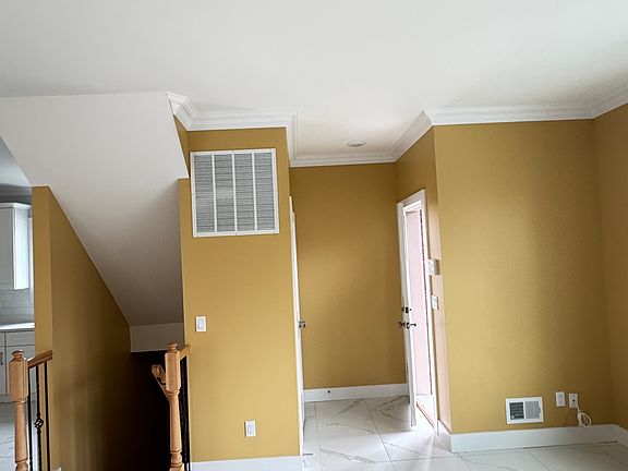 5th image of 471 Stewart Ave #1