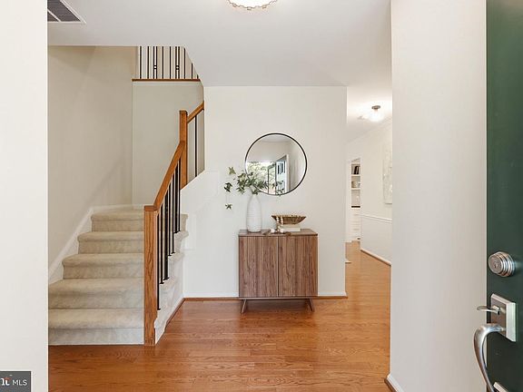 4th image of 10811 Midsummer Dr