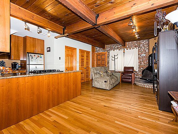 5th image of 1135 W Drummond Pl #8B