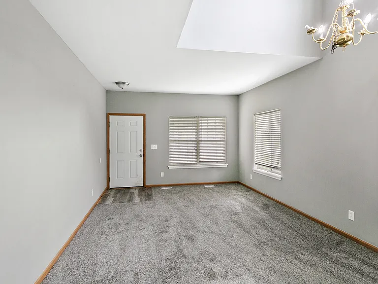 678 Zachary Dr — Photo 5