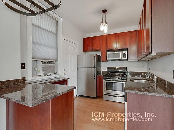 2nd image of 1950 W Leland Ave #1B