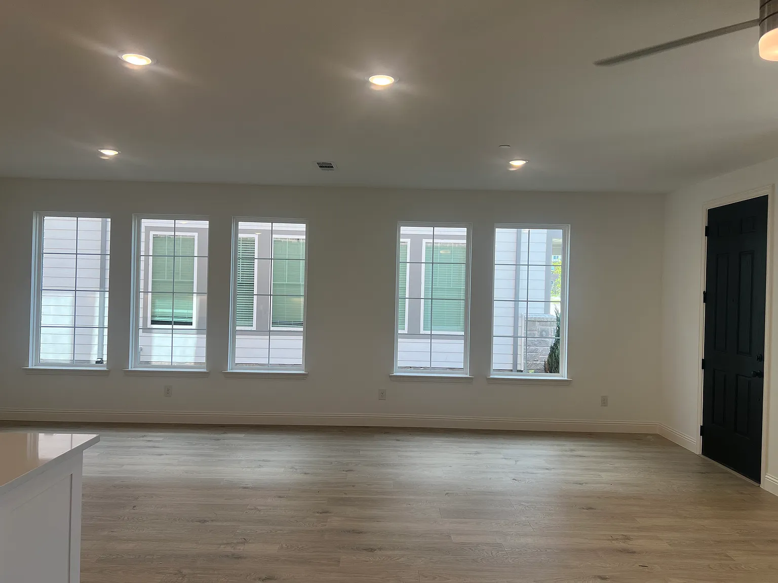 3 bed, 2.5 bath, 2277 sqft, $3,195 — Photo 3