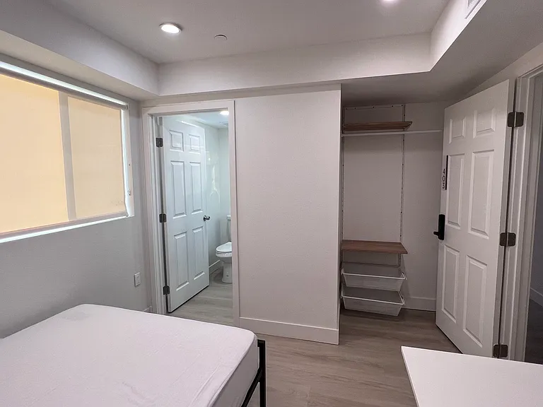 1224 W 37th Pl — Photo 95