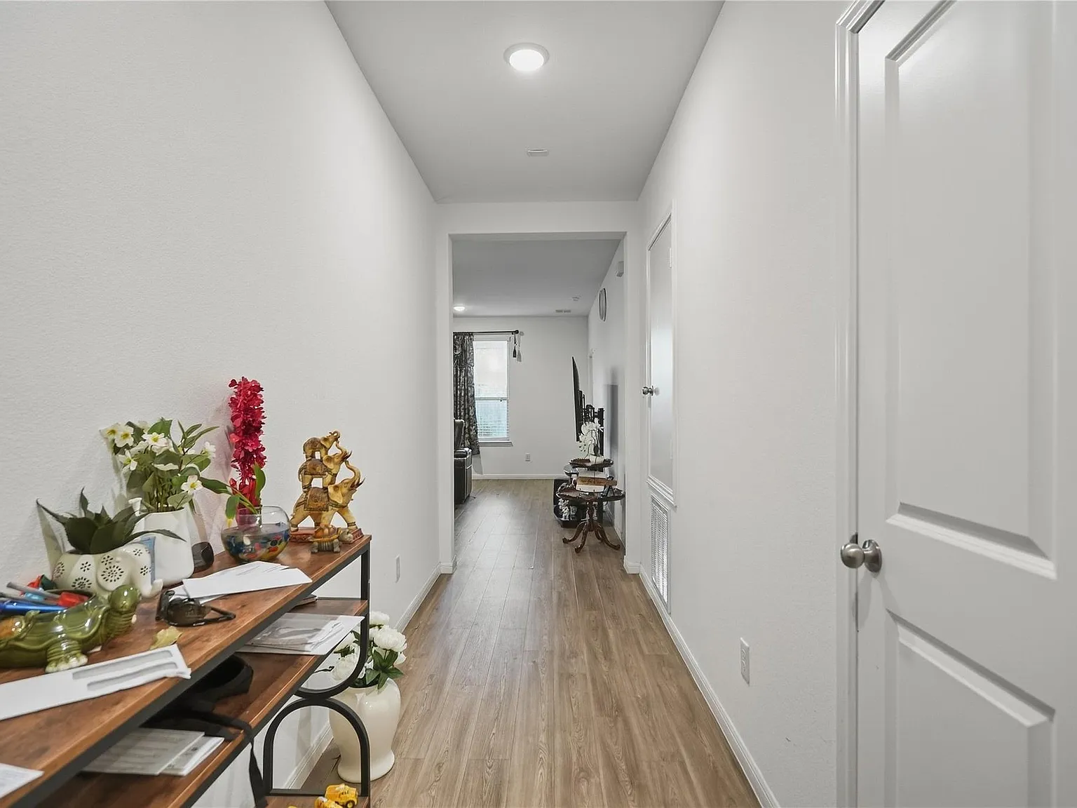 3 bed, 2.5 bath, 1415 sqft, $2,300 — Photo 3