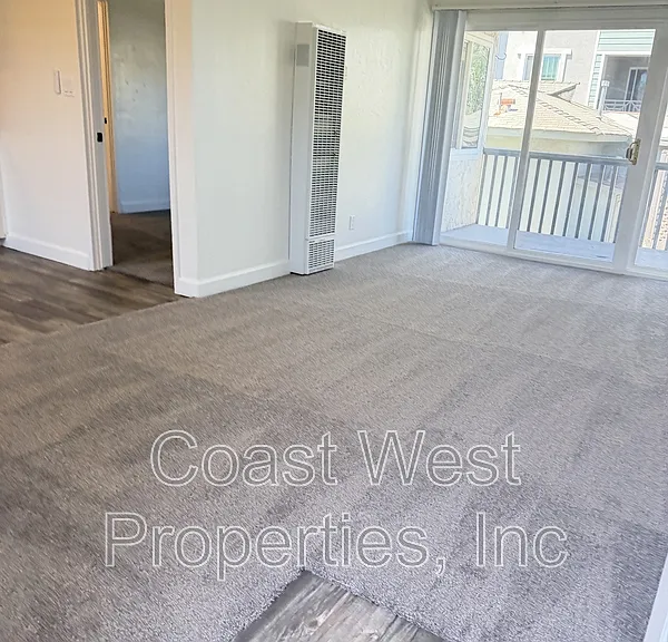 381 Oak Ave #5 — Photo 2