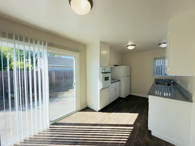 723 Redwood Ave #723 — Photo 5