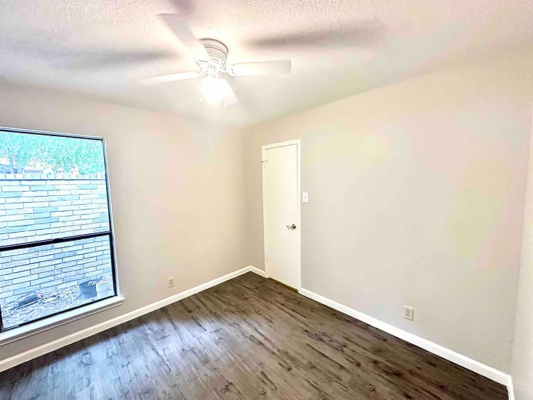6119 Broadmeadow — Photo 10