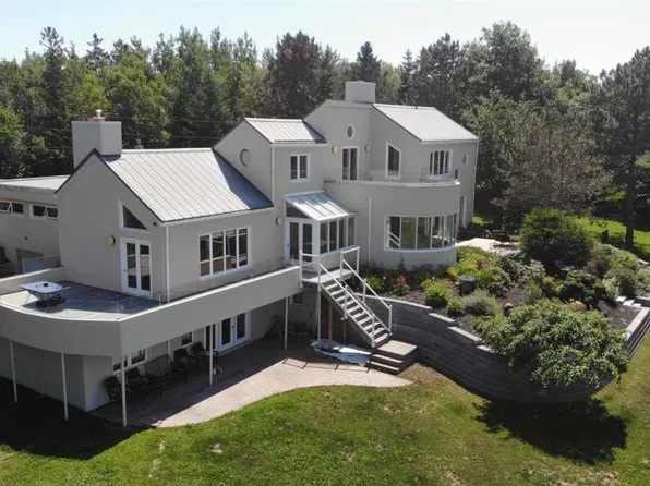 28 Battery Point Dr, Stratford, PE C1B 2K8