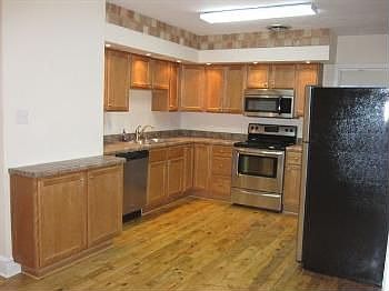 3rd image of 285 Hillcrest Dr