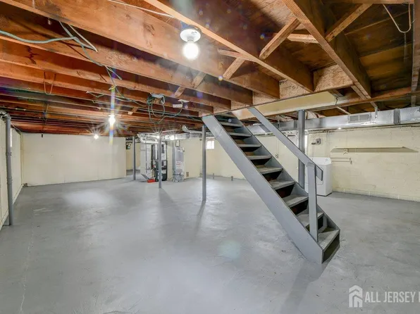 157 Cooper Ave, Iselin, NJ 08830
