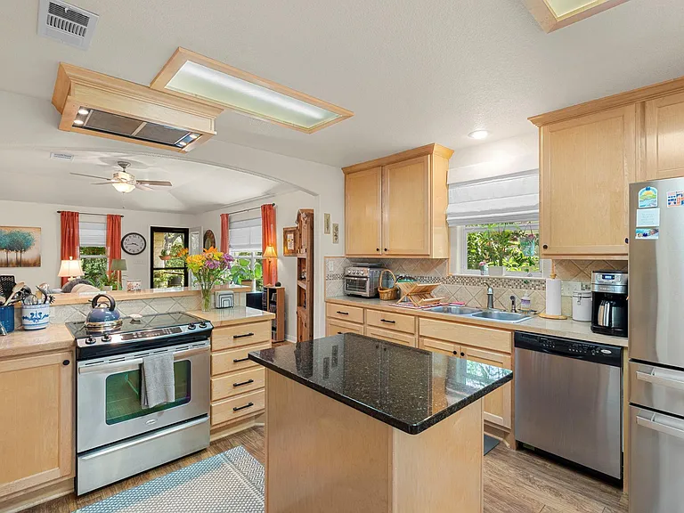 1109 Delmar St — Photo 4