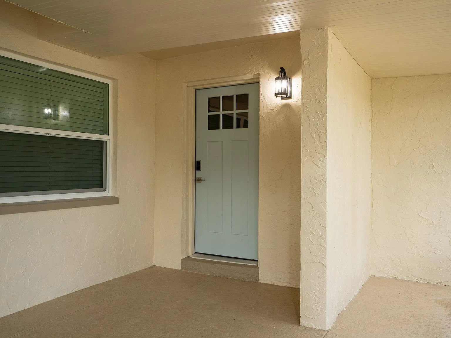 Clearwater Coastal Escape - Sleeps 6 — Photo 2