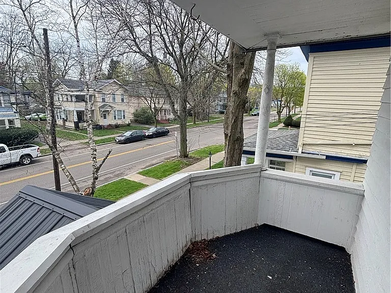 612 W Church St #B — Photo 11