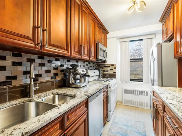 4705 Henry Hudson Parkway image 7 of 21