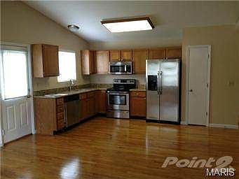 Towering vaulted great room/kitchen