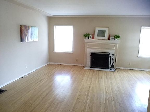 2nd image of 309 E Fairview Blvd