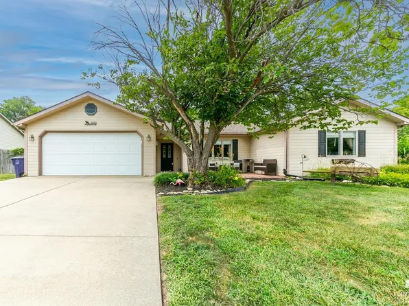 3881 Fox Ridge Dr, Manhattan, KS 66502