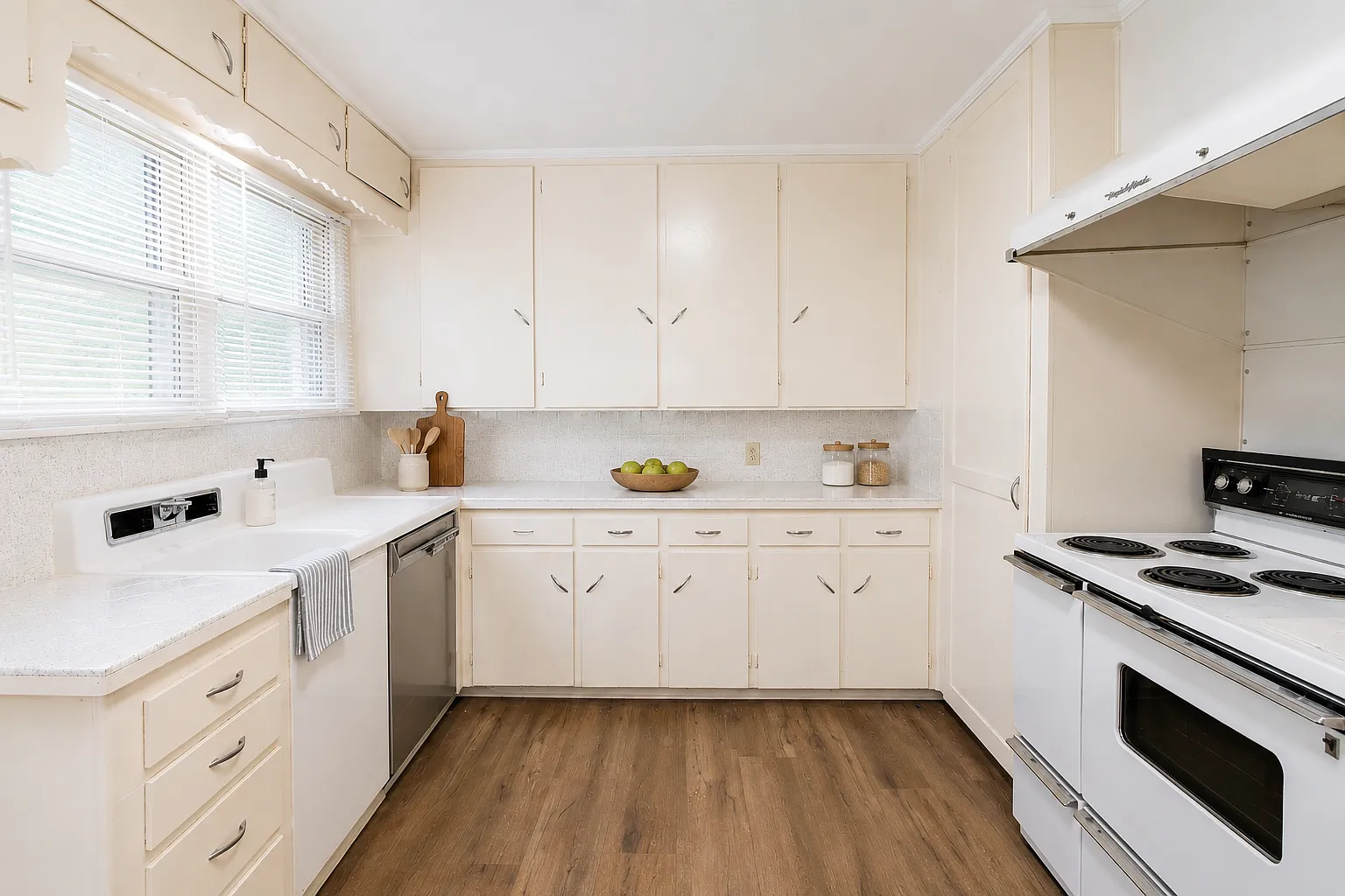 2400 Hampstead Lane - 1 — Photo 4