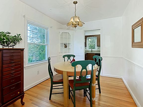5th image of 3900 Fairview Dr