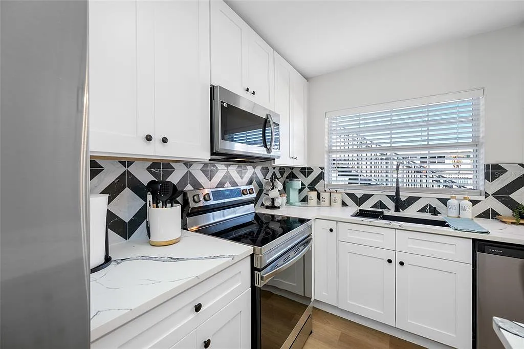 2 bed, 2.0 bath, 855 sqft, $2,100 — Photo 3