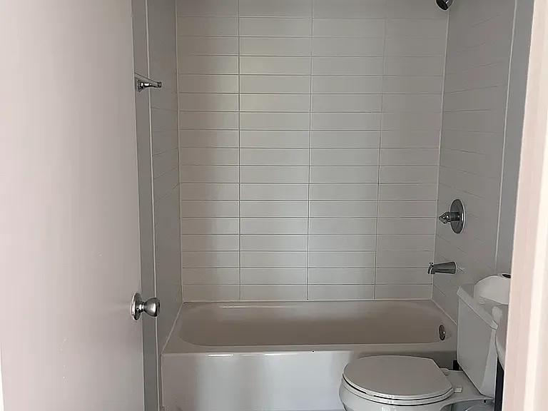20 Sidney Pl #4B — Photo 12