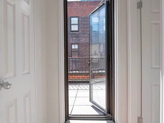 4th image of 330 W 45th St APT 10E