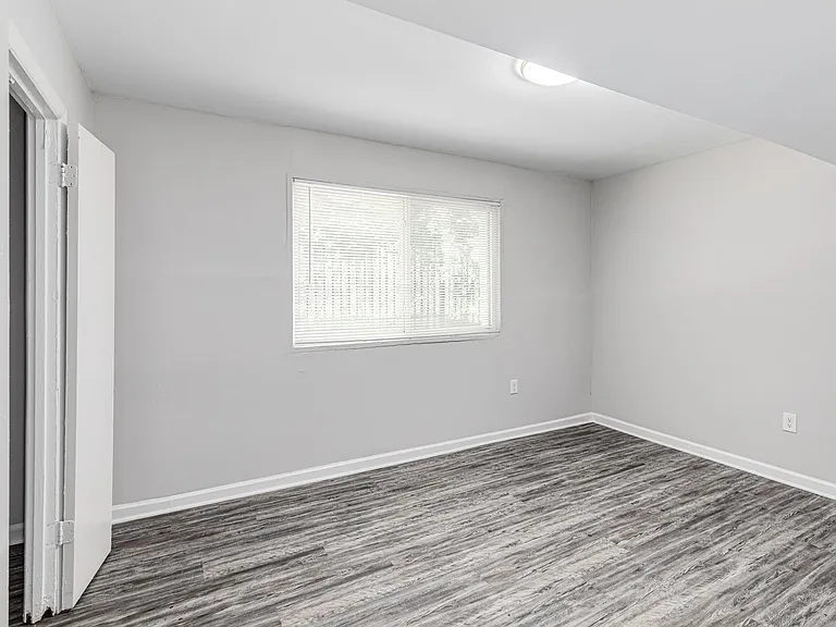Regency Court Apartments — Photo 50