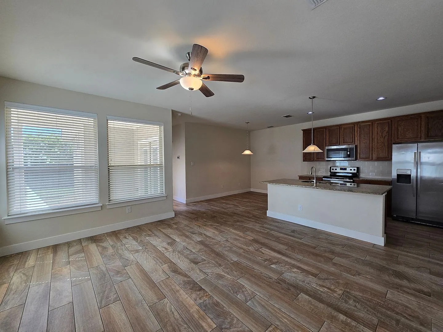 Walk to Faust St Bridge/ FRidge, Washer, & Dryer Included/ Primary Bedroom 1st Floor /CISD — Photo 2