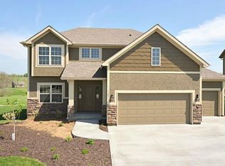 17821 Greyhawke Ridge Dr, Smithville, MO 64089