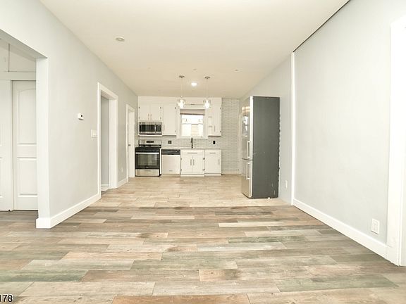 3rd image of 58 Sidney St