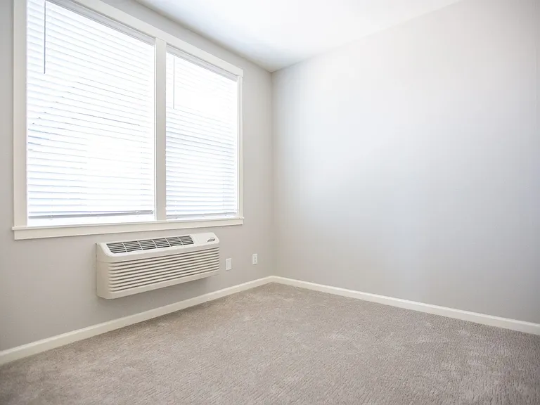 7100 N Greenwich Ave — Photo 13