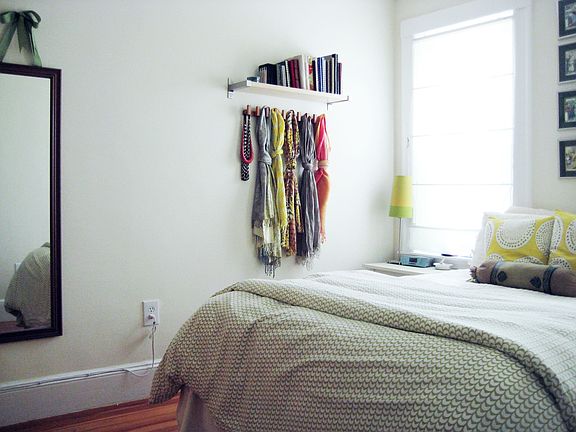 11.9' x 9.5' bedroom