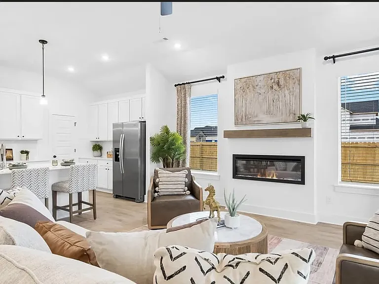 2311 Longfellow Dr — Photo 10