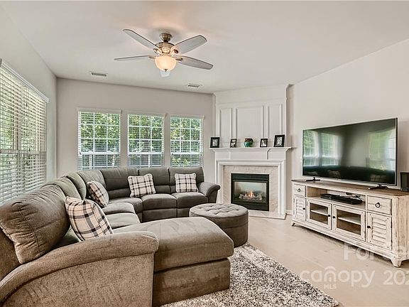 5th image of 5220 Wrens Nest Ln