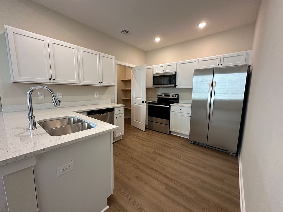 2905 S Maize Rd Wichita KS Zillow